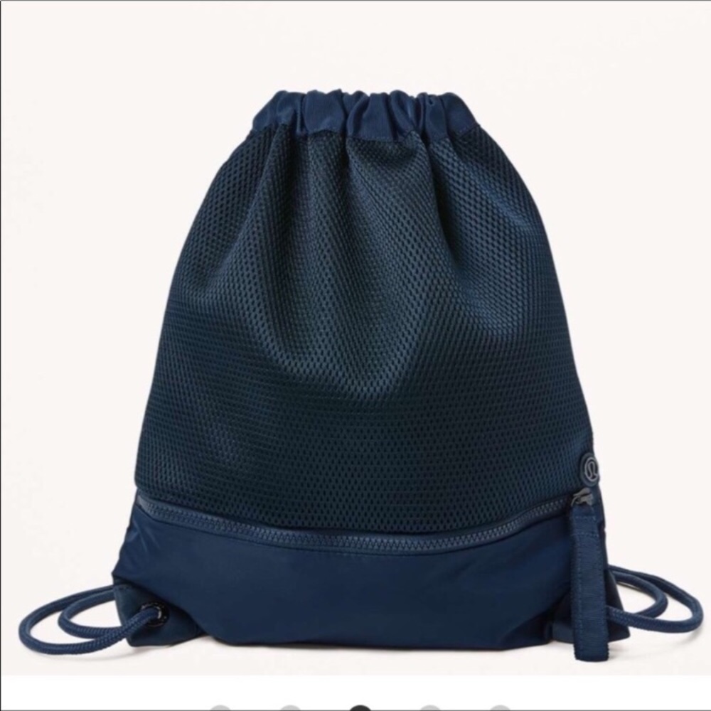 Lululemon Go Lightly Cinch Backpack navy